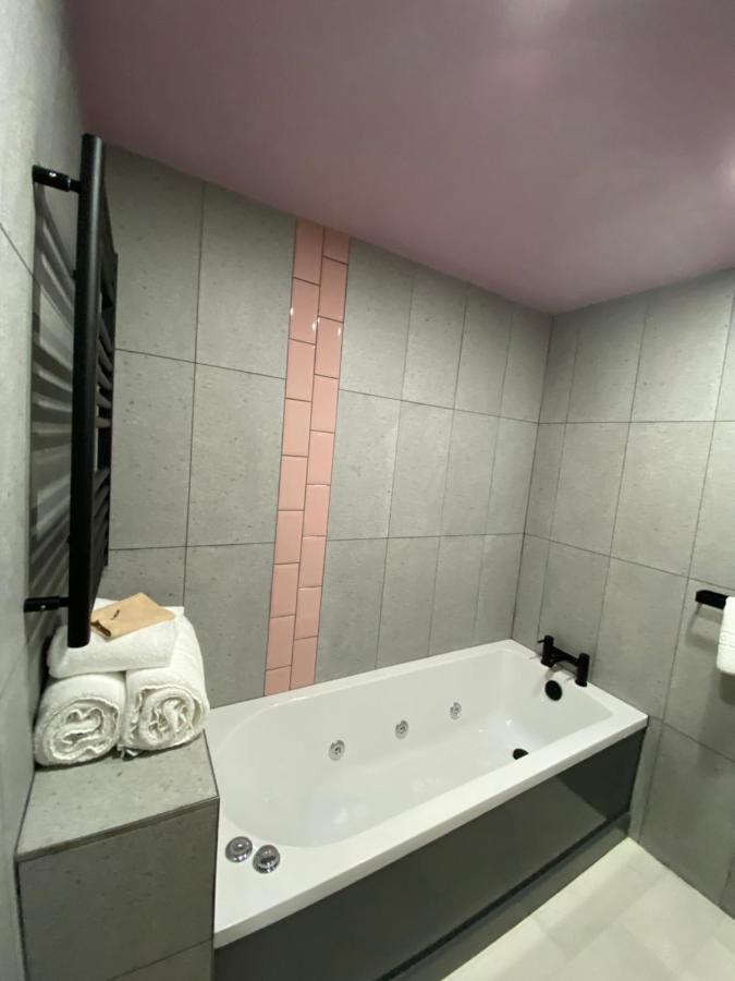 Aaron Wise - 51 Fitzhamon Apartments كارديف المظهر الخارجي الصورة