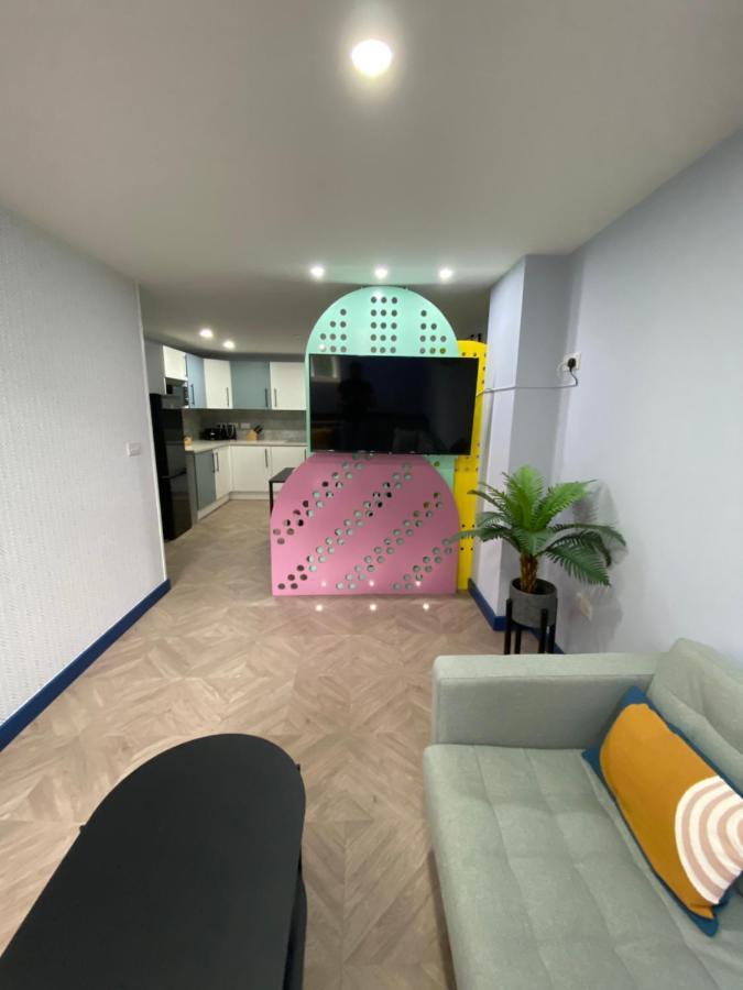 Aaron Wise - 51 Fitzhamon Apartments كارديف المظهر الخارجي الصورة